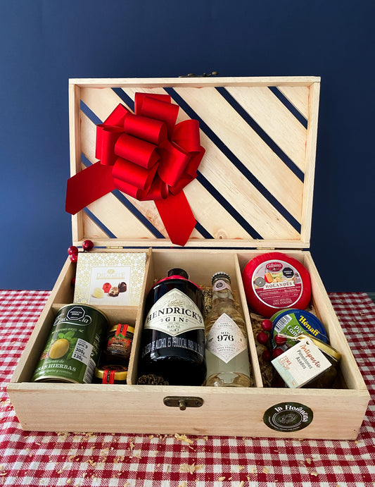 Ancheta Gift Box Hendrick's: caja de madera con gin Hendrick's, agua tónica, queso holandés y aceitunas
