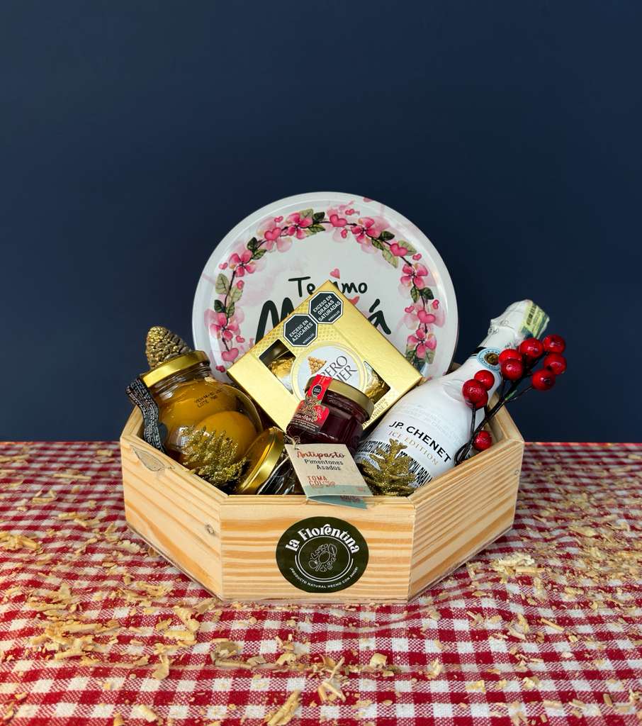 Ancheta Abrazo de Mamá: bandeja octagonal de madera con JP Chenet, galletas danesas, Ferrero Rocher y duraznos en almíbar